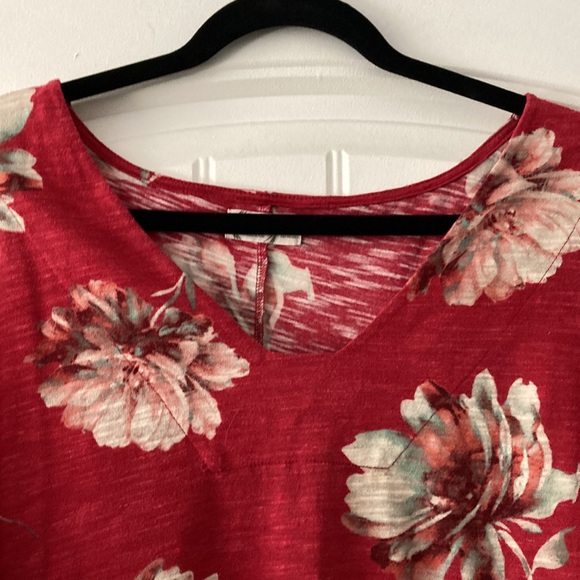 Floral tshirt size medium - Picture 3 of 3
